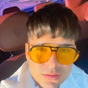 Meet your Posher, Carlos